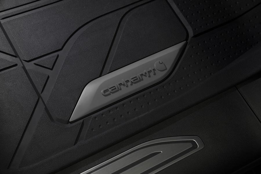 Детали интерьера Chevrolet Silverado 2500 HD Carhartt Special Edition 2020 года  (фото 10 из 10)